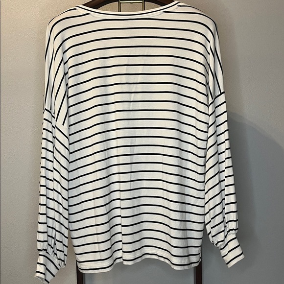 Cabi Relax Game Day Black & White Stripe Pullover Oversized Top - Small - Picture 6 of 6